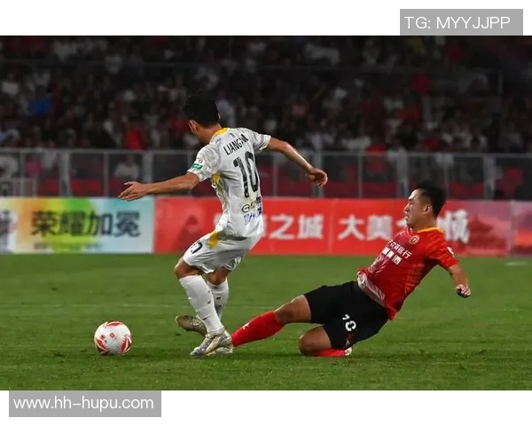 以球星参赛牌足球为核心探索竞技精神与荣耀传承的精彩瞬间